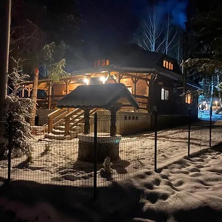 Din Padurea Belis Si Casuta Din Copac *