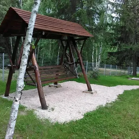Din Padurea Belis Si Casuta Din Copac