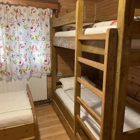 Din Padurea Belis Si Casuta Din Copac